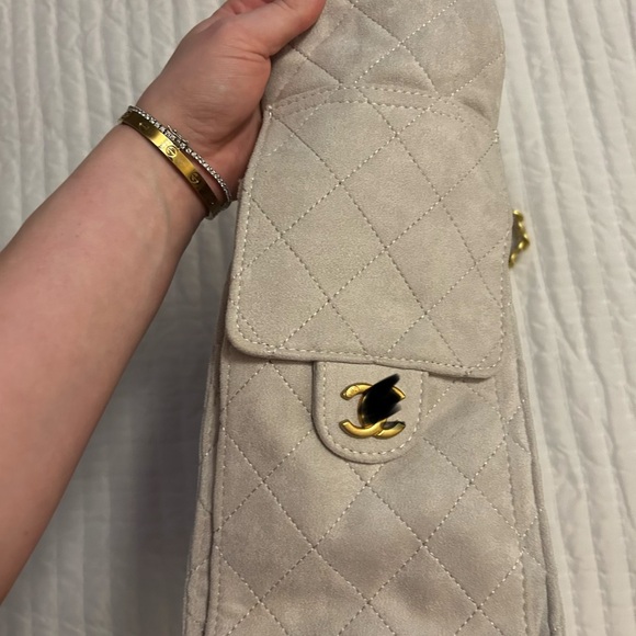 HOLD - Picture 3 of 4